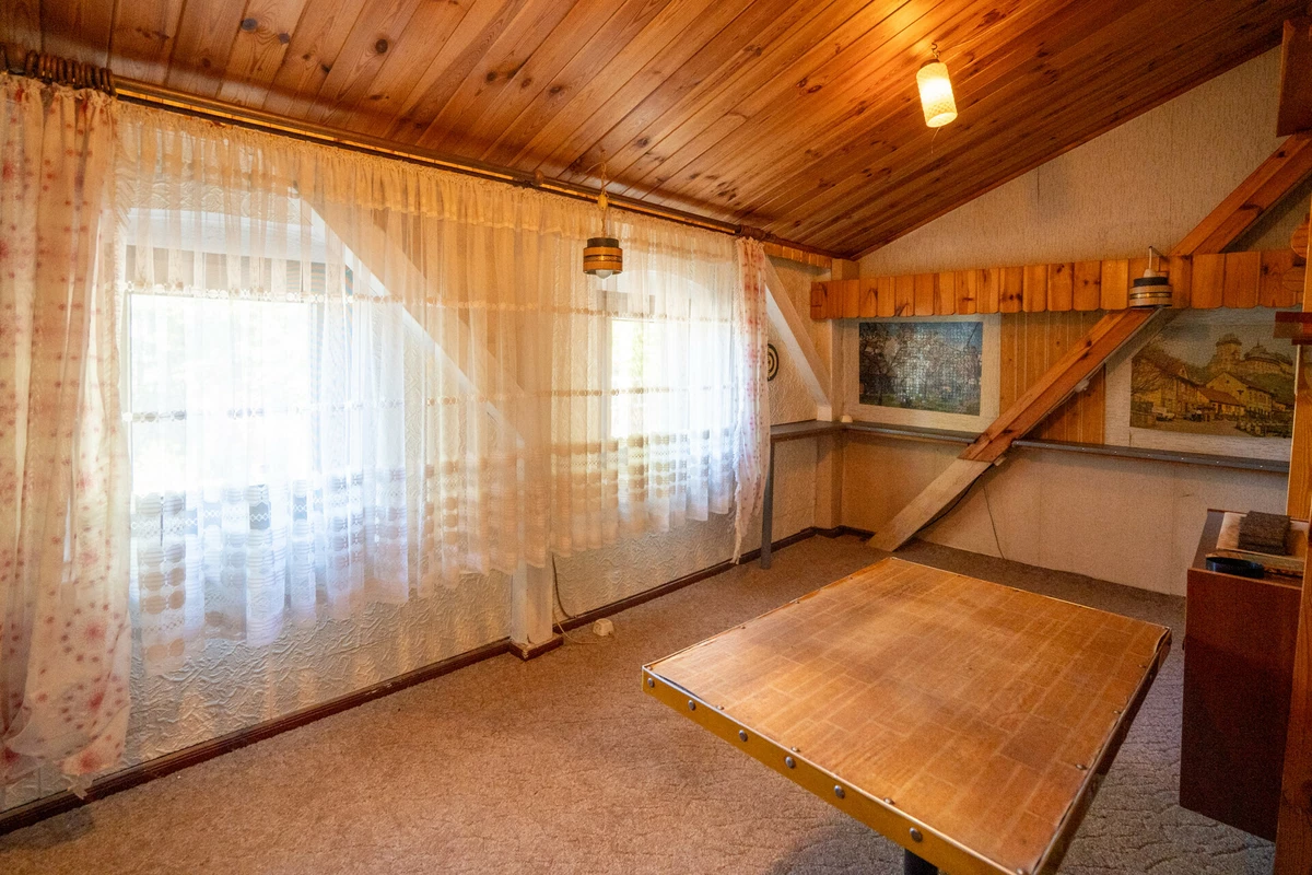 551a03e2-ae98-4e63-b702-bc8d410cc31a