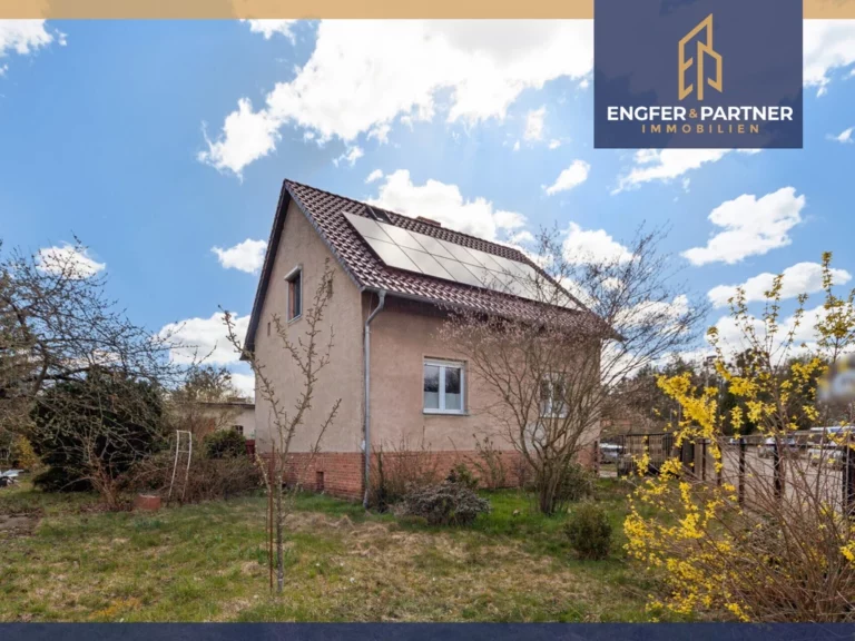 Einfamilienhaus mit Nebengebäude in ruhiger Lage mit großem Grundstück und viel Gestaltungspotenzial