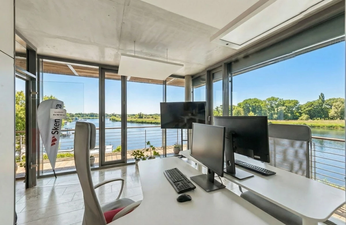 c06f03ec-f676-42ff-a77d-63abf9259aa0