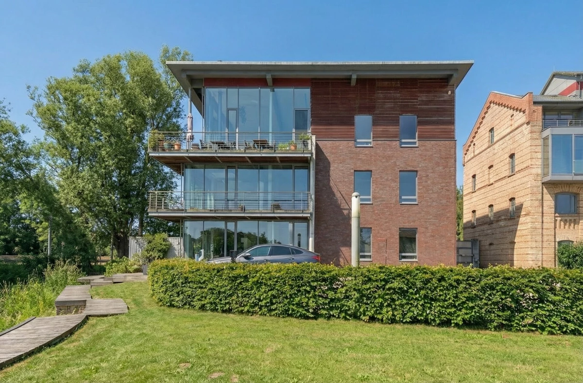 25d0b04e-6cd3-4980-9d35-8a9f3756970d