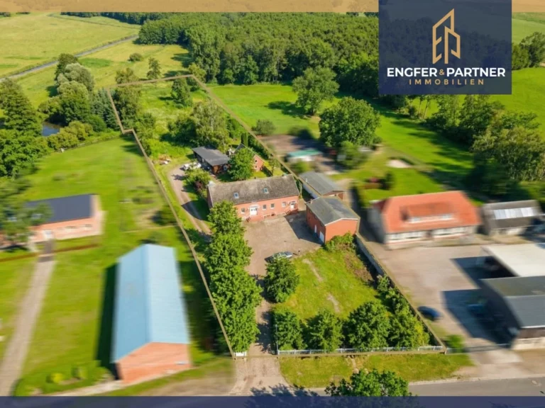 Vollvermietetes MFH mit 3 WE! Ausbaupotenzial, viel Nebengelass &weitere Baufläche! Rendite: 6,95%