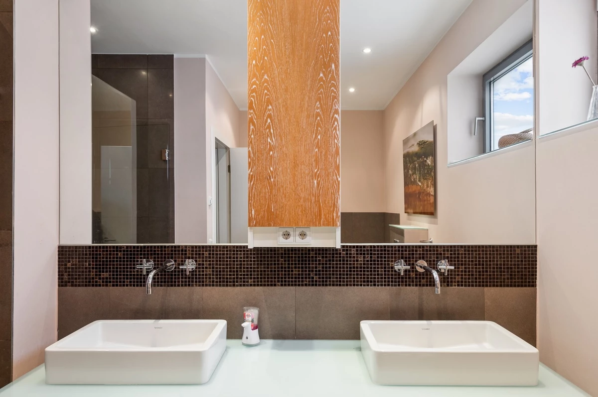 1ec840af-1b63-441c-b978-ce13e21cb9b6